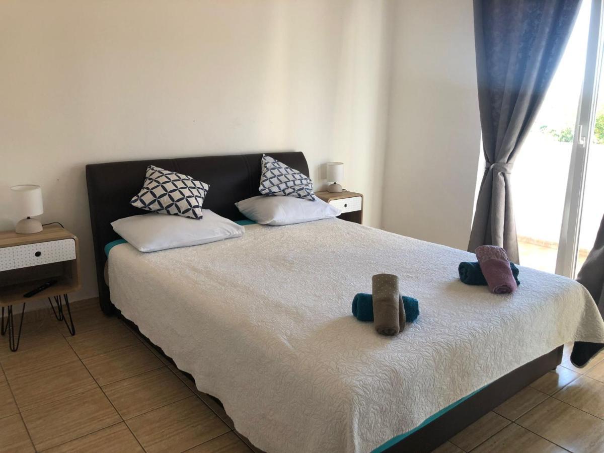 Apartments Martina Тисно Екстер'єр фото