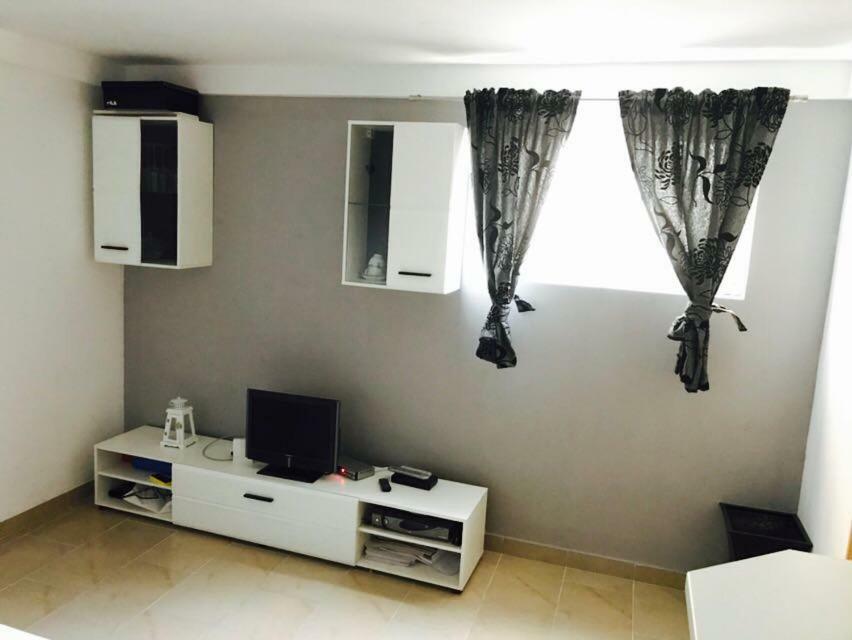 Apartments Martina Тисно Екстер'єр фото